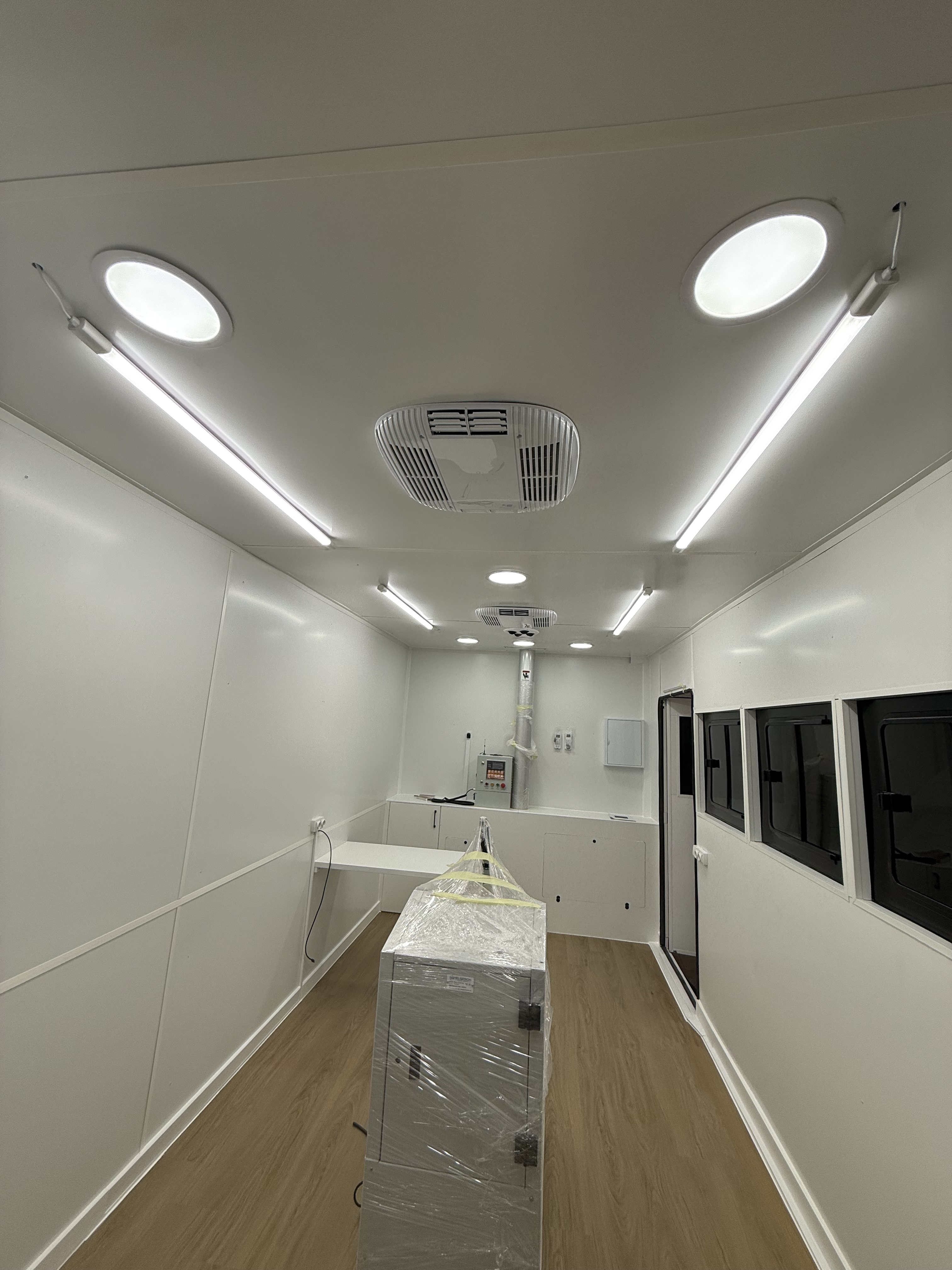 Iluminación de techo y climatización en prototipo a medida