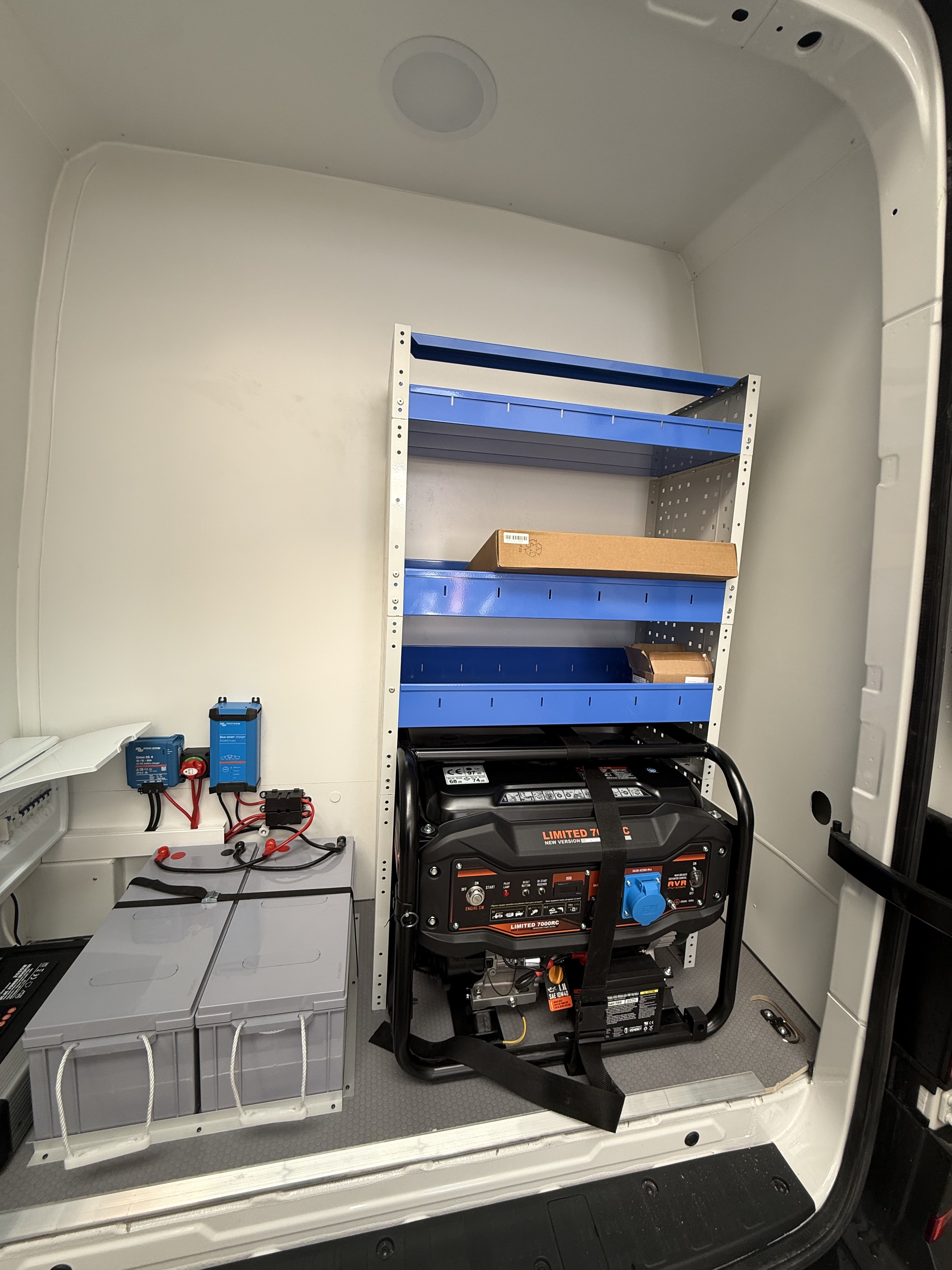 Sistema eléctrico auxiliar y generador de laboratorio móvil