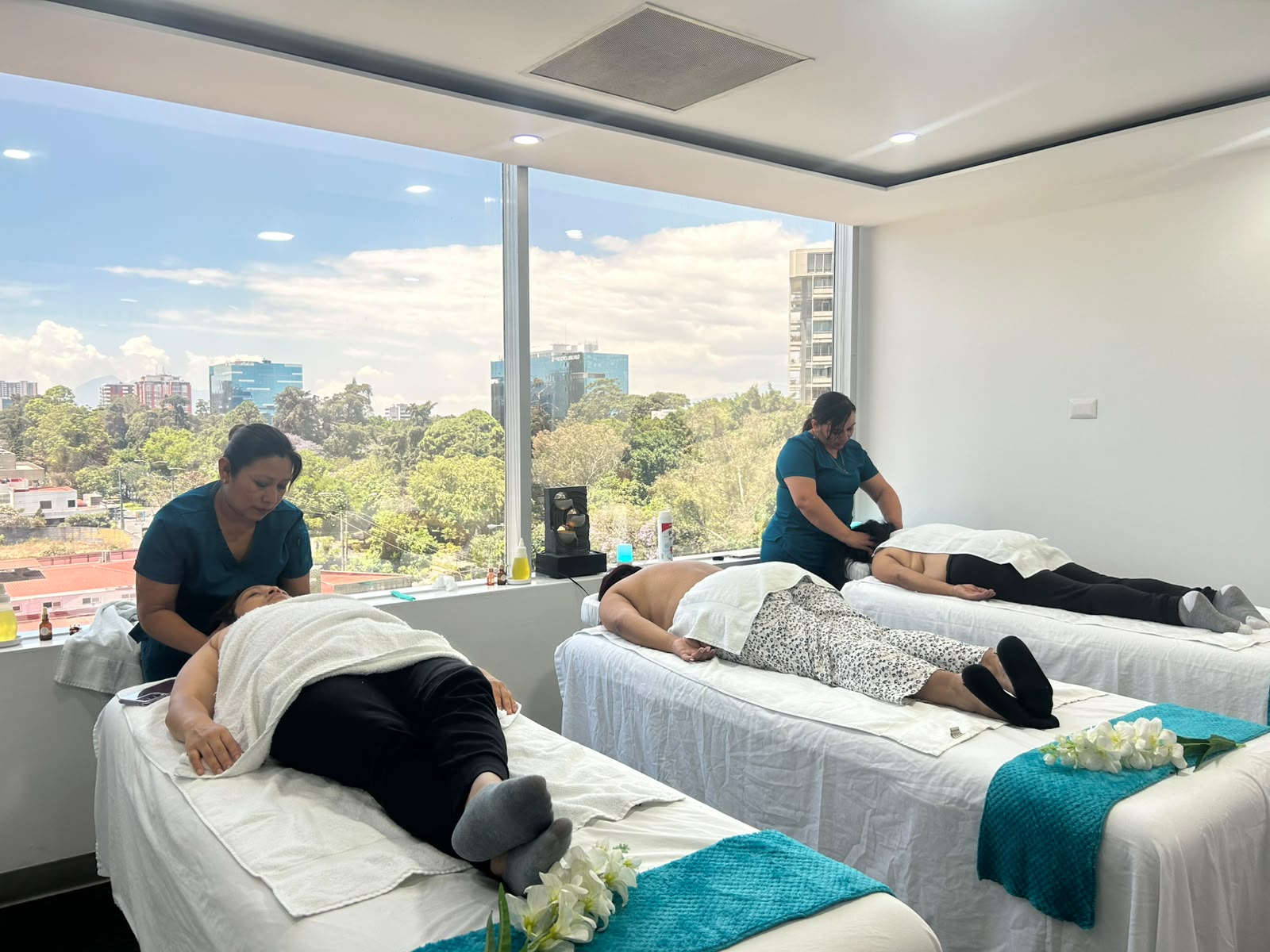 Sesión de masaje relajante de Lirios Spa realizada a domicilio