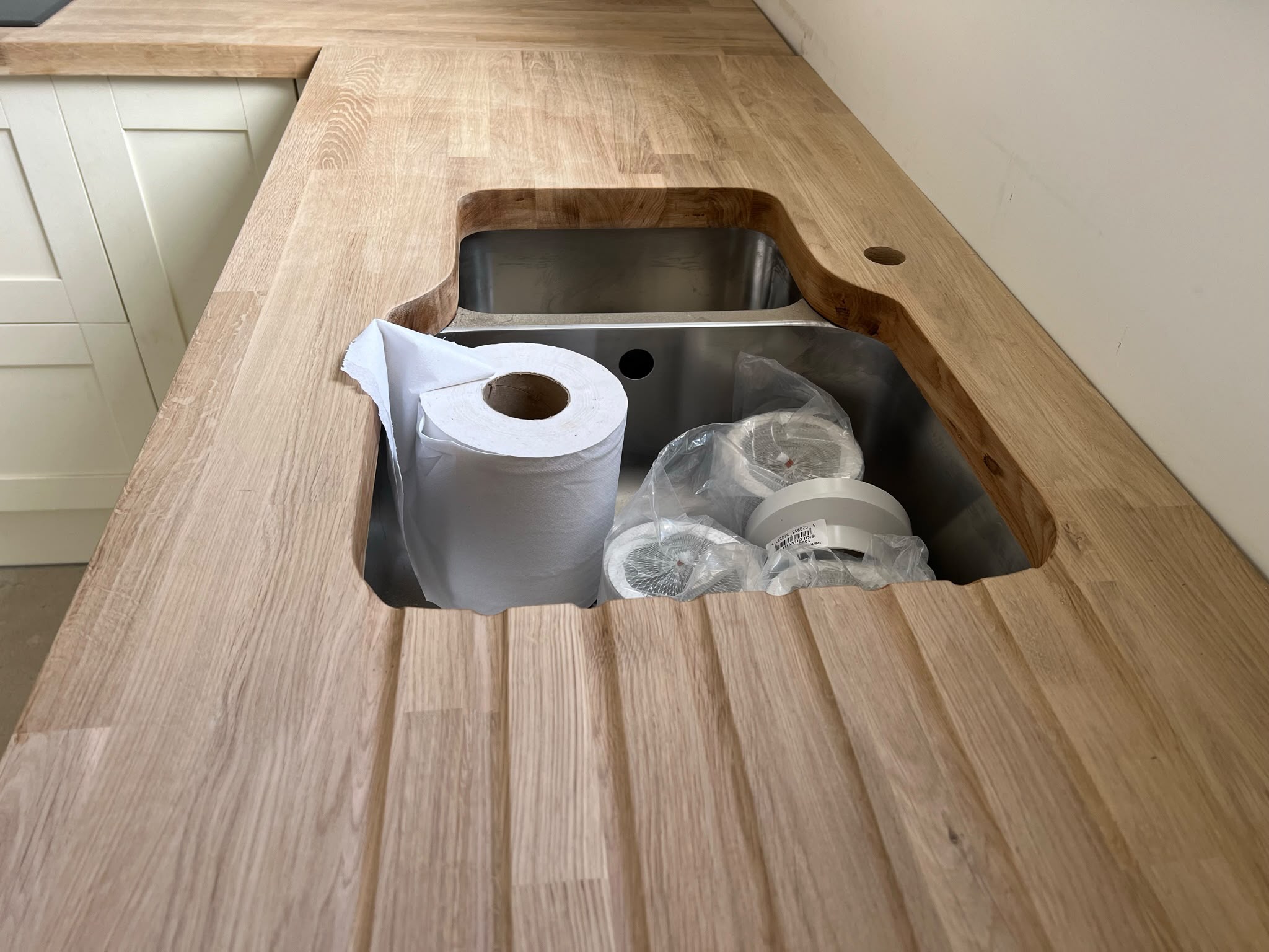 Solid oak worktop with routed drainer grooves — Wilton
