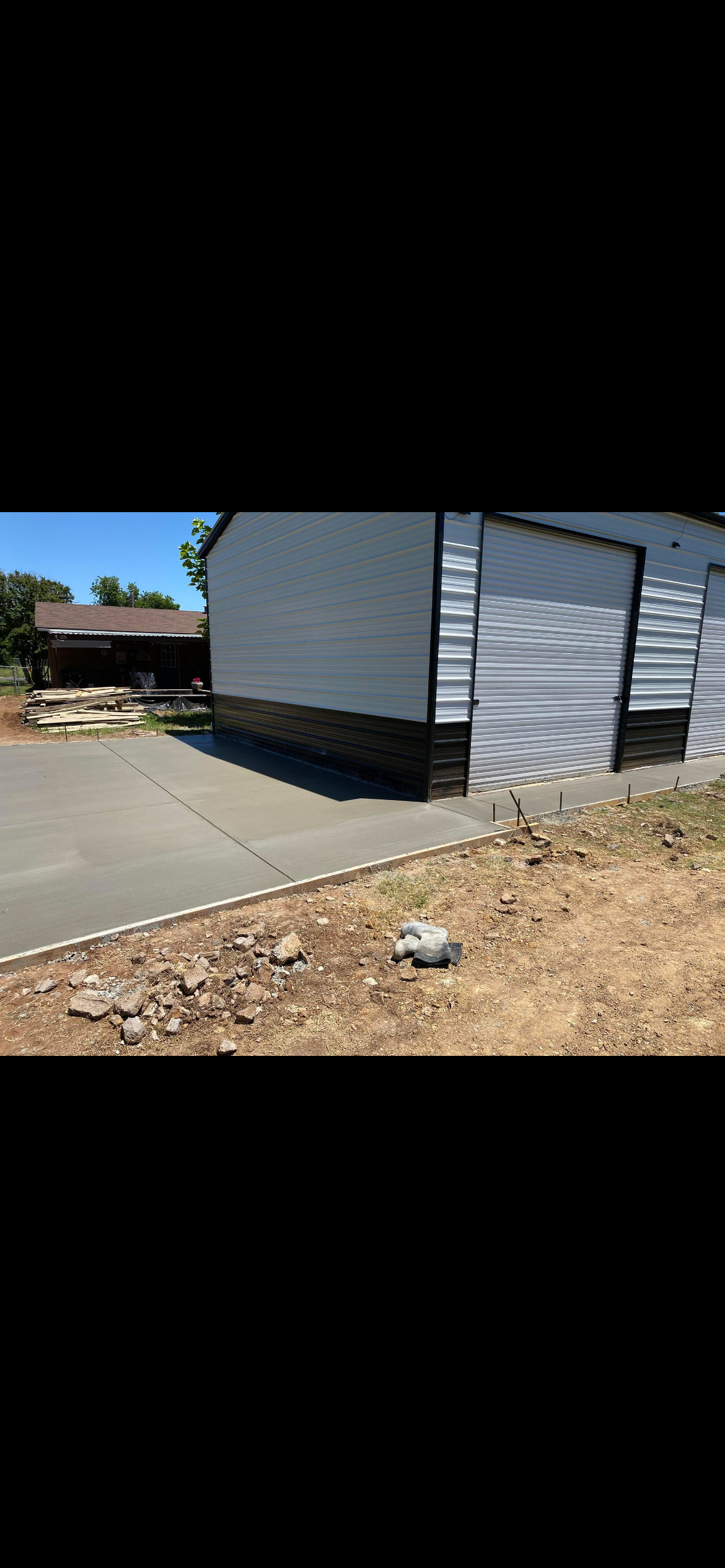 Broom finished concrete driveway apron in Burkburnett, TX