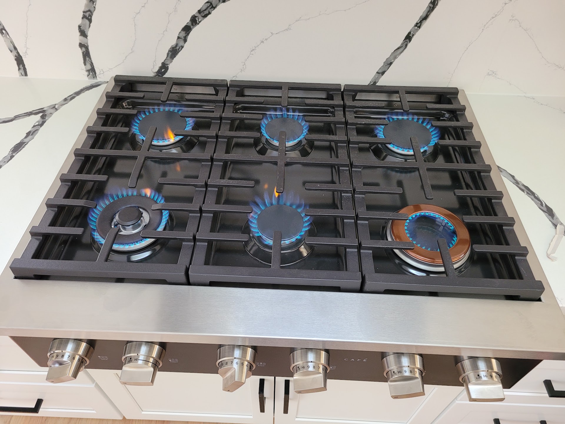Commercial gas cooktop high-output burner testing & flame calibration