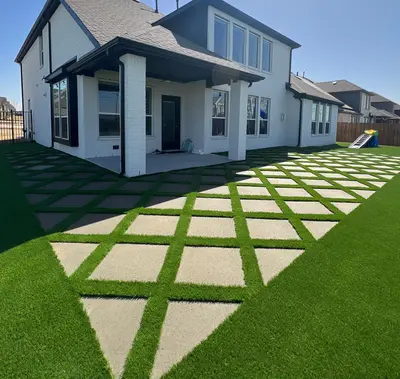 Modern Turf & Stepping Paver Hardscape