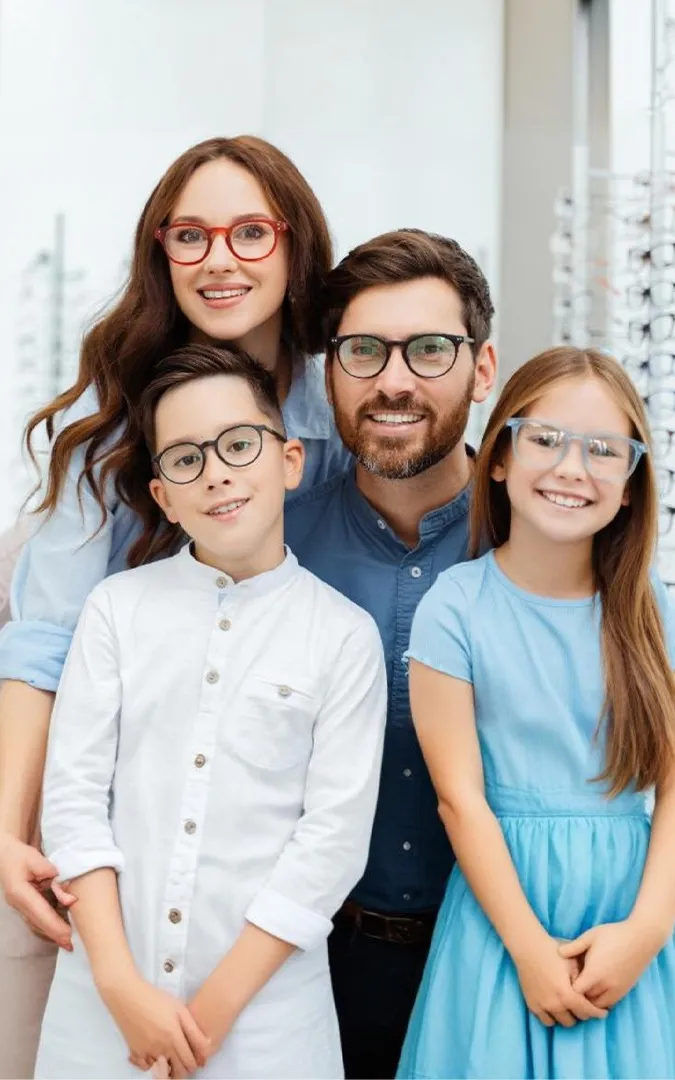 Familia con lentes