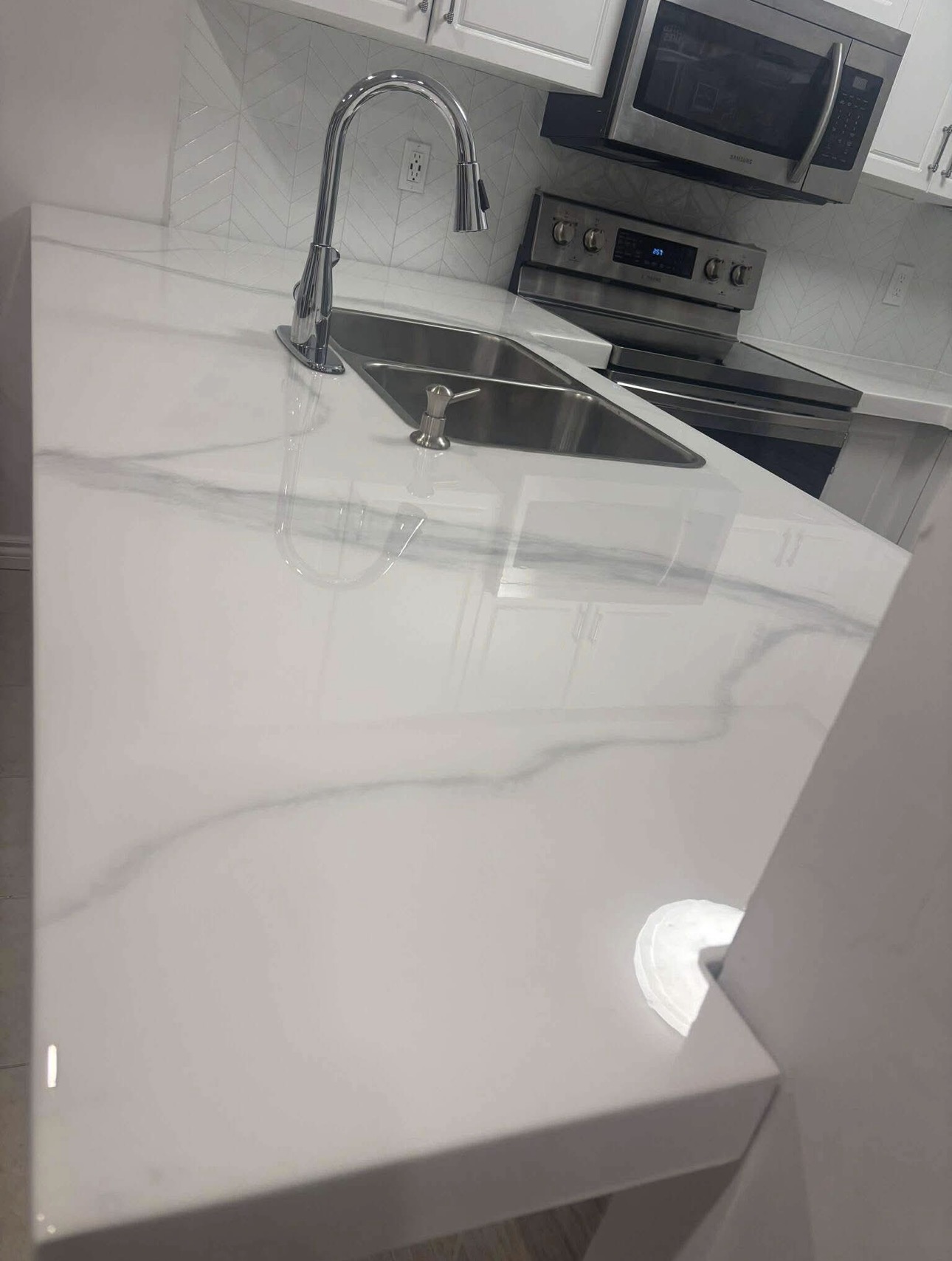 Seamless Carrara Marble Island