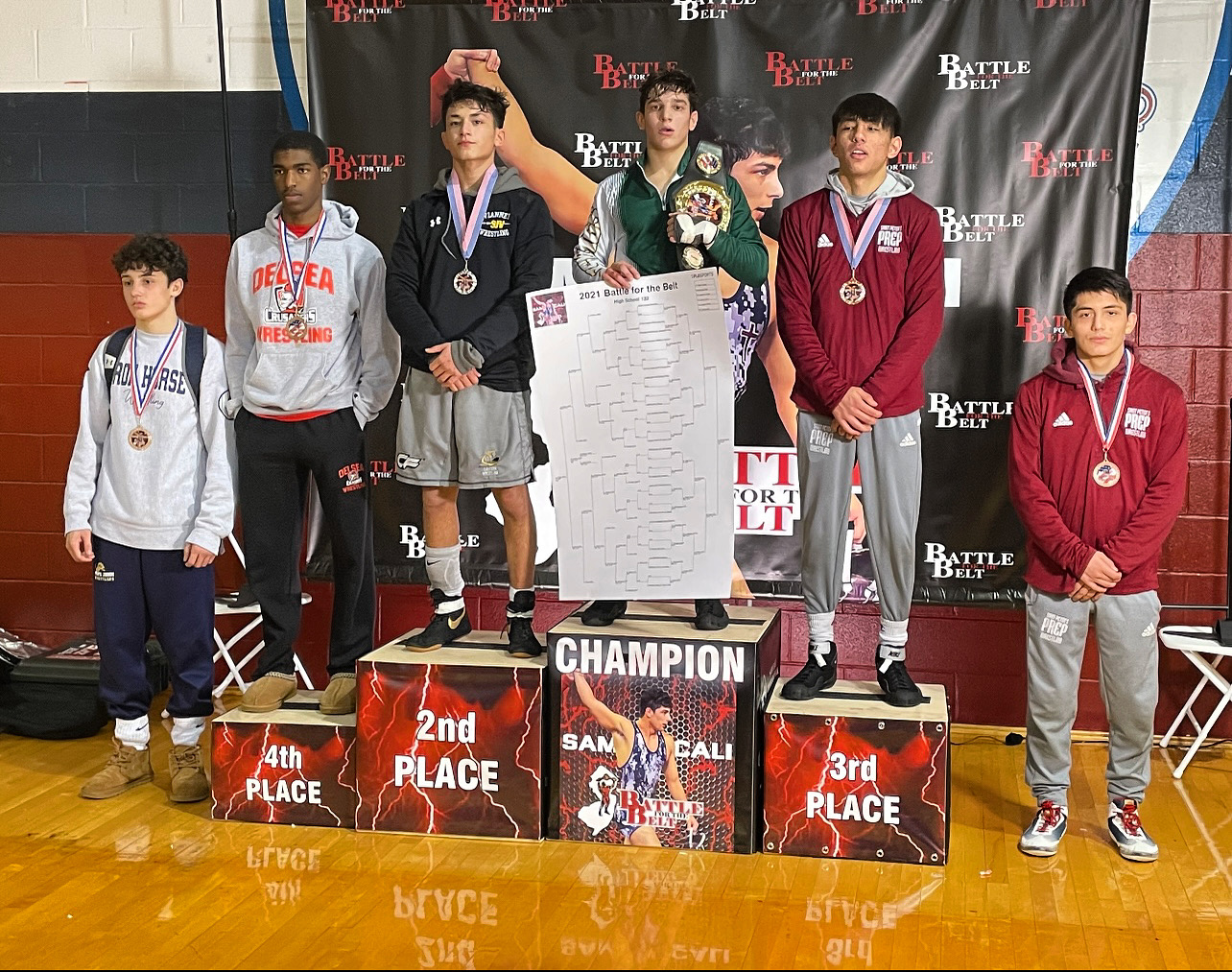 Este Built wrestlers posing together at a tournament