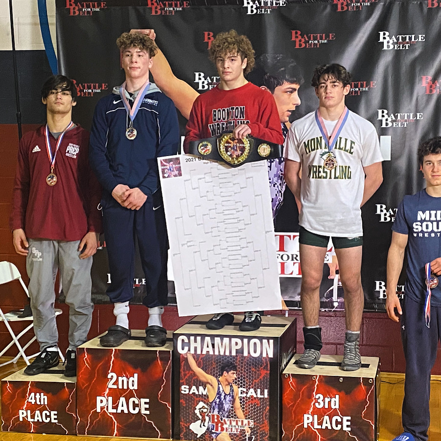Este Built wrestlers with medals after competing
