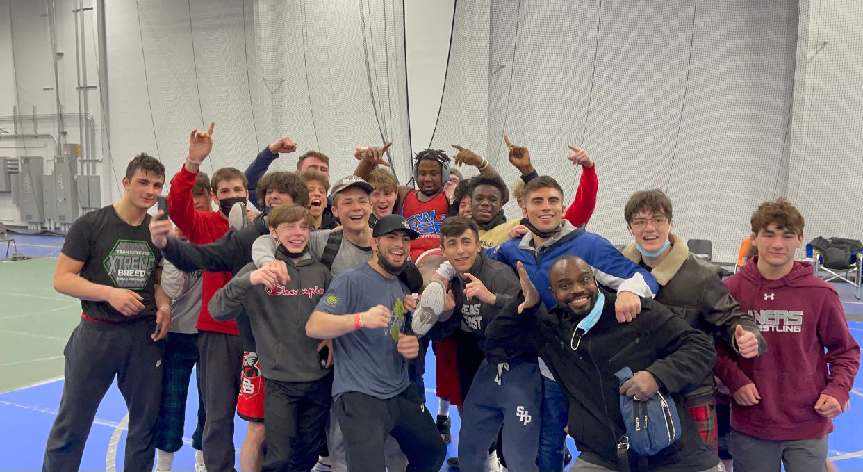 Este Built Wrestling Club on the podium after 3rd place at the 2021 Ice Age National Duals