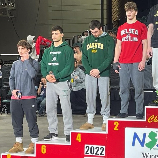 Este Built wrestlers together after competing