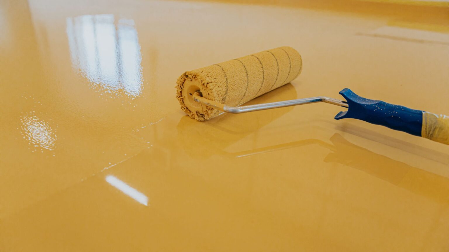 Commercial showroom epoxy flake floor