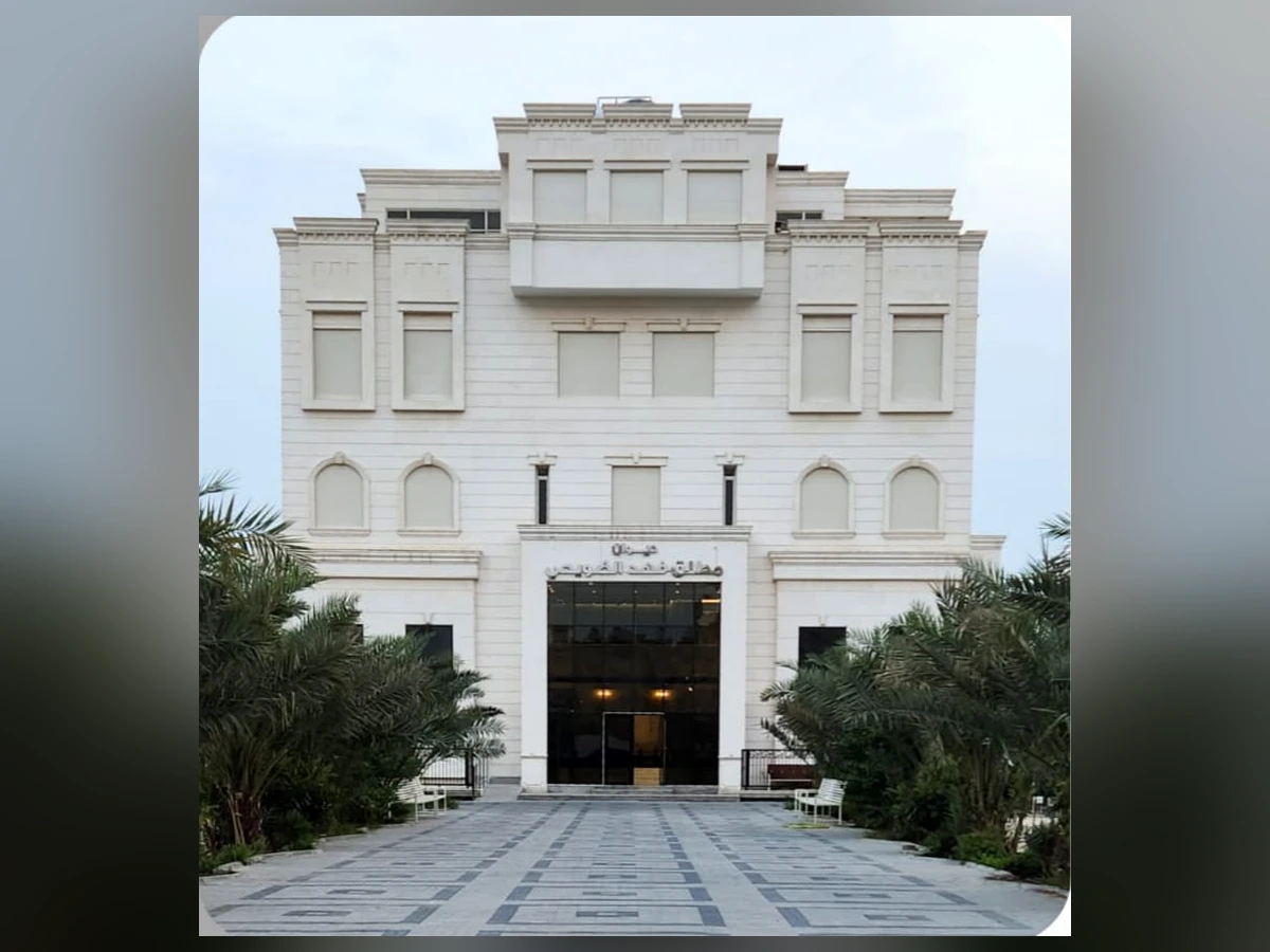 مجمع تجاري واستثماري متميز