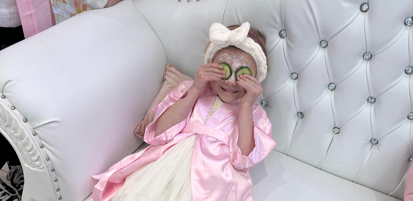 Pre-teen spa & glitter makeover