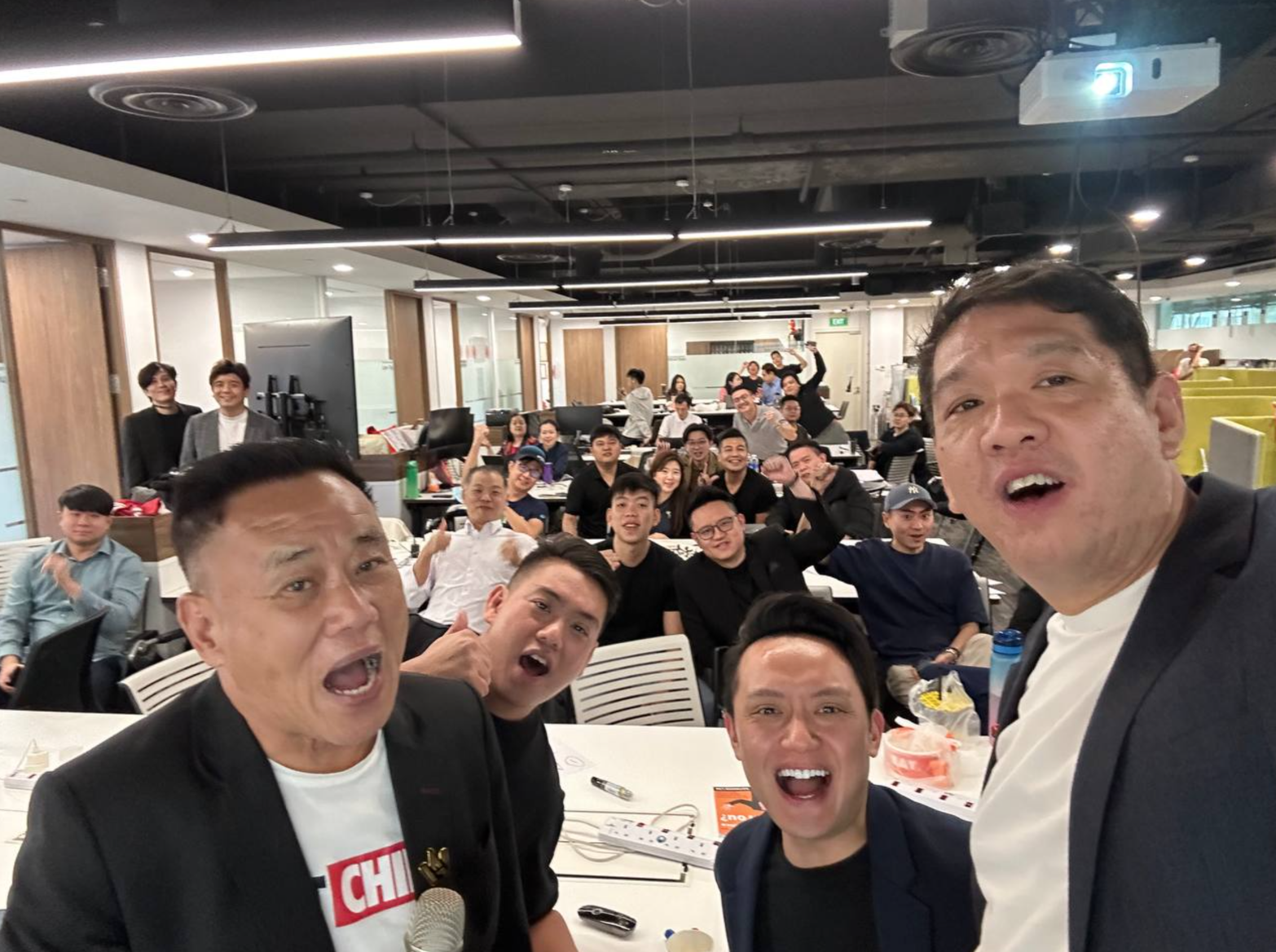 Joel Seah and his agency leaders group in mentorship session with Raymond Lim