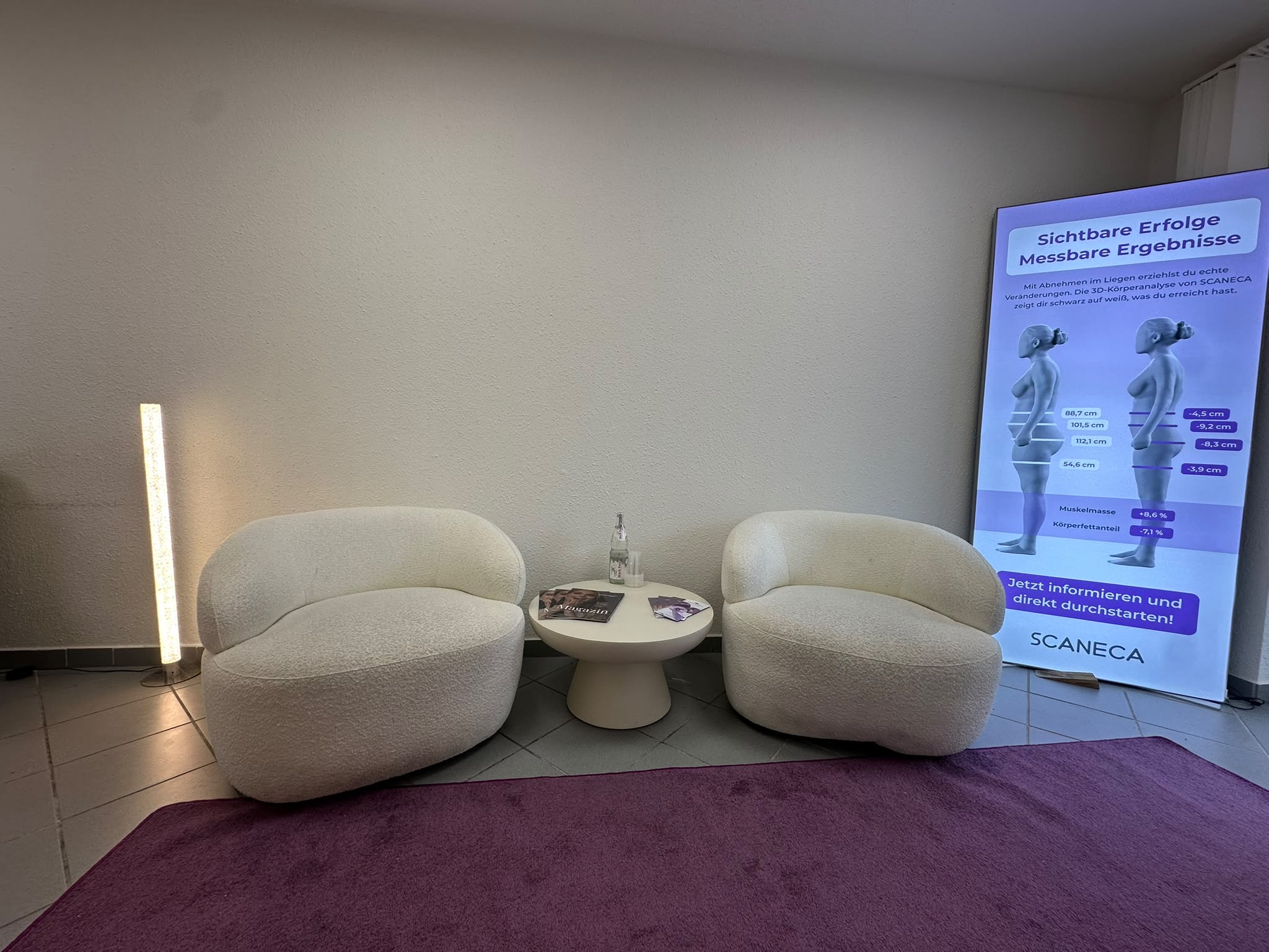 Studio Jestetten Wartebereich Lounge mit 3D-Körperanalyse