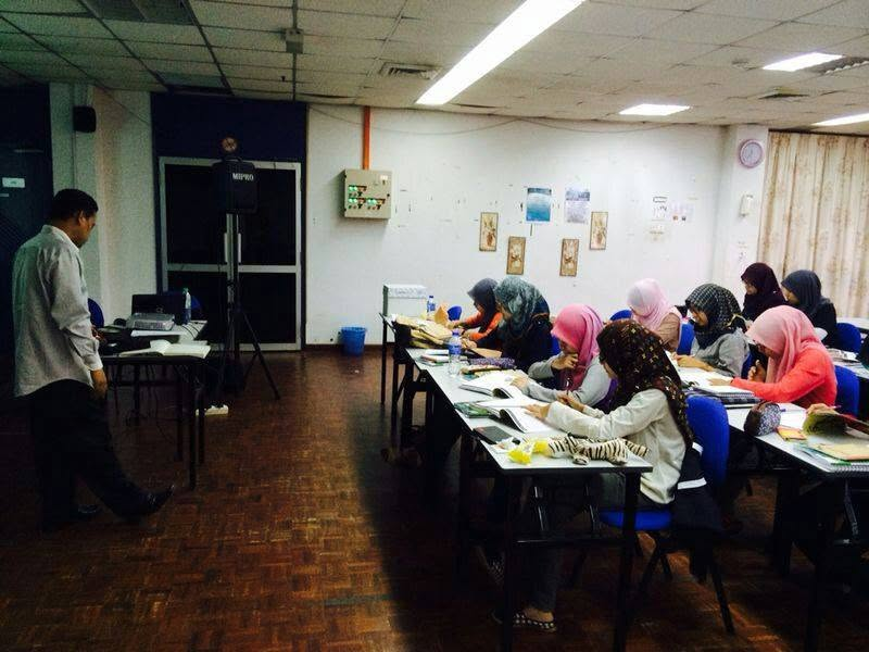 Suasana bilik kuliah kelas fizikal Bahasa Korea di UNITEN Muadzam Shah