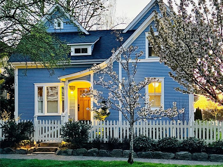 Recently sold home on Warren Ave N, Seattle